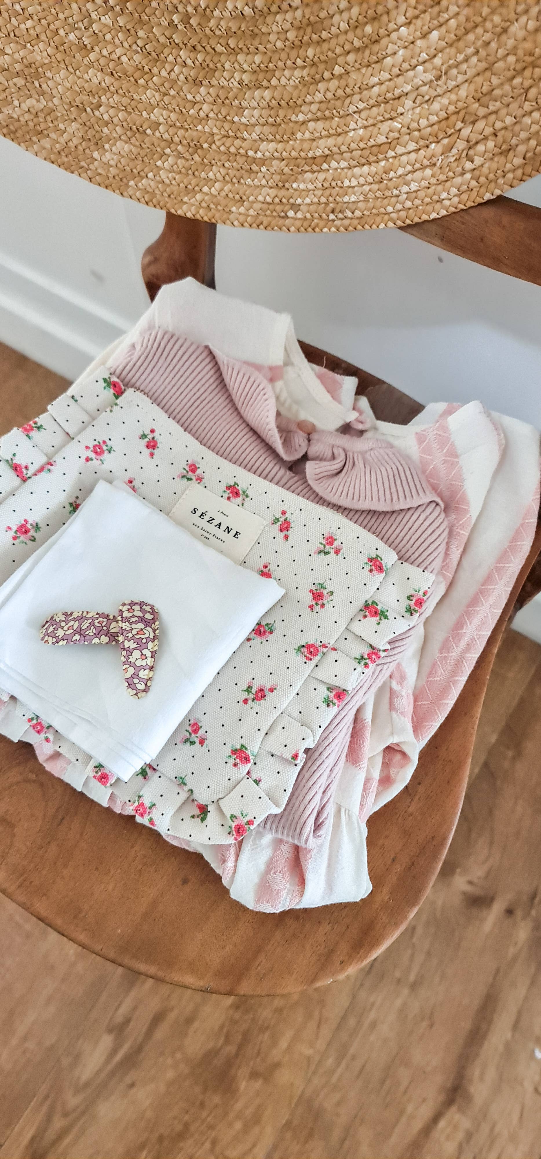 Almond Scallop Clips - Liberty Feather Fields Pink